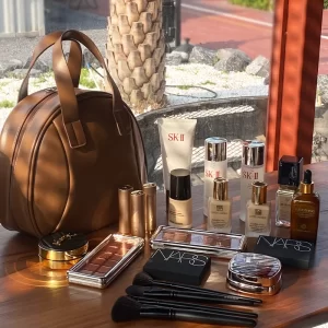 Shell-shaped beauty case
